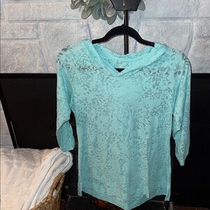 Columbia athletic wear sheer 3/4 sleeve with hood women’s top in aqua